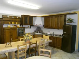 cucina legno scuro